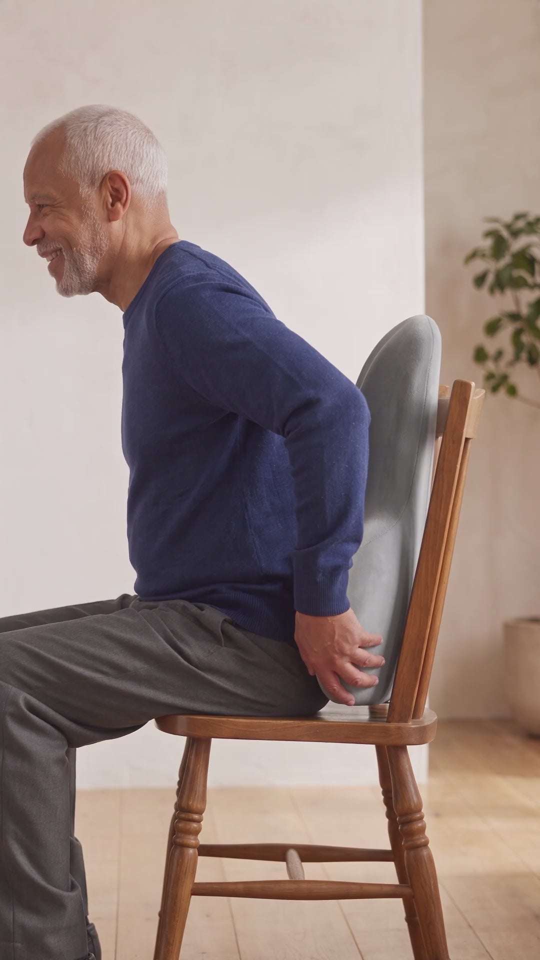 Le coussin lombaire se cale en 2 secondes entre le dos et le dossier
